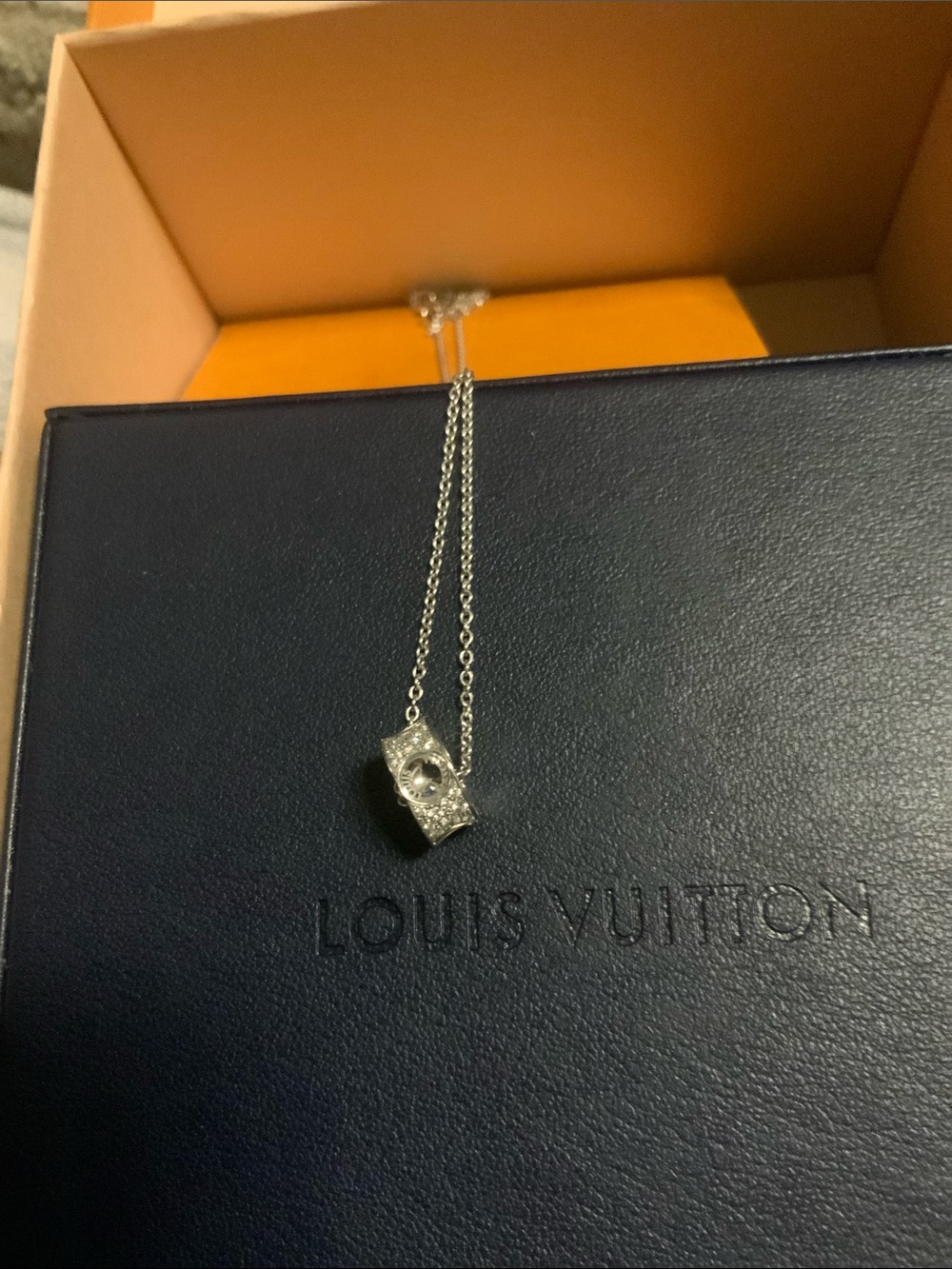 Louis Vuitton Emreinte Pendant Necklace White Gold With Full Pave - New
